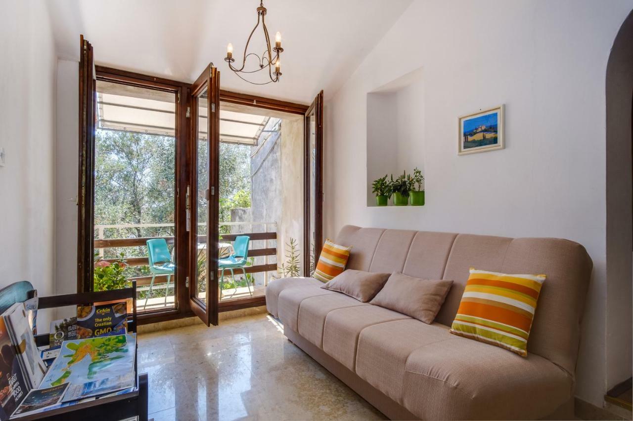 Apartments Mirella Mali Lošinj Εξωτερικό φωτογραφία